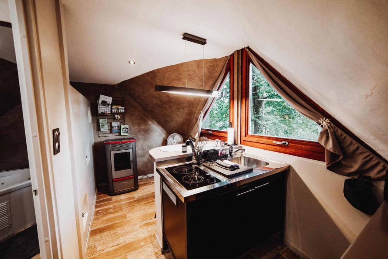 Chalet Tropical Avec Bain A Bulles - In The Woods Gesves Esterno foto