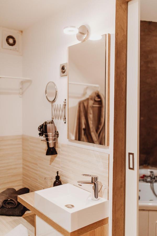 Chalet Tropical Avec Bain A Bulles - In The Woods Gesves Esterno foto