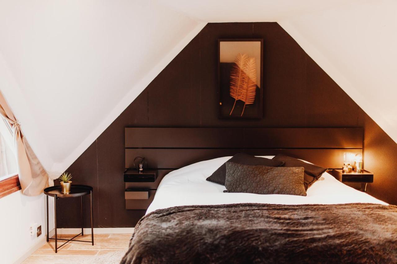 Chalet Tropical Avec Bain A Bulles - In The Woods Gesves Esterno foto