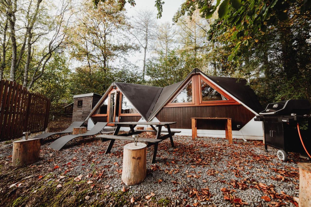 Chalet Tropical Avec Bain A Bulles - In The Woods Gesves Esterno foto