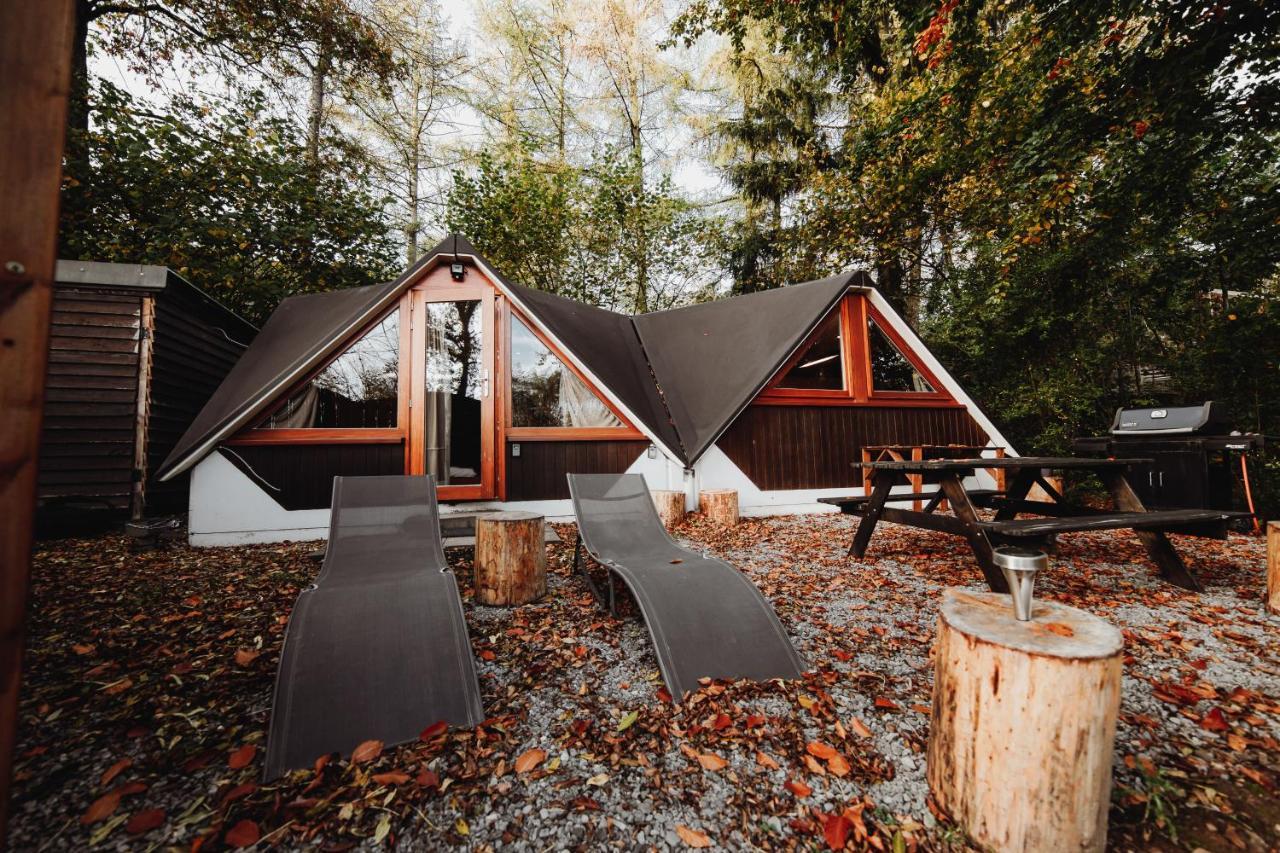 Chalet Tropical Avec Bain A Bulles - In The Woods Gesves Esterno foto