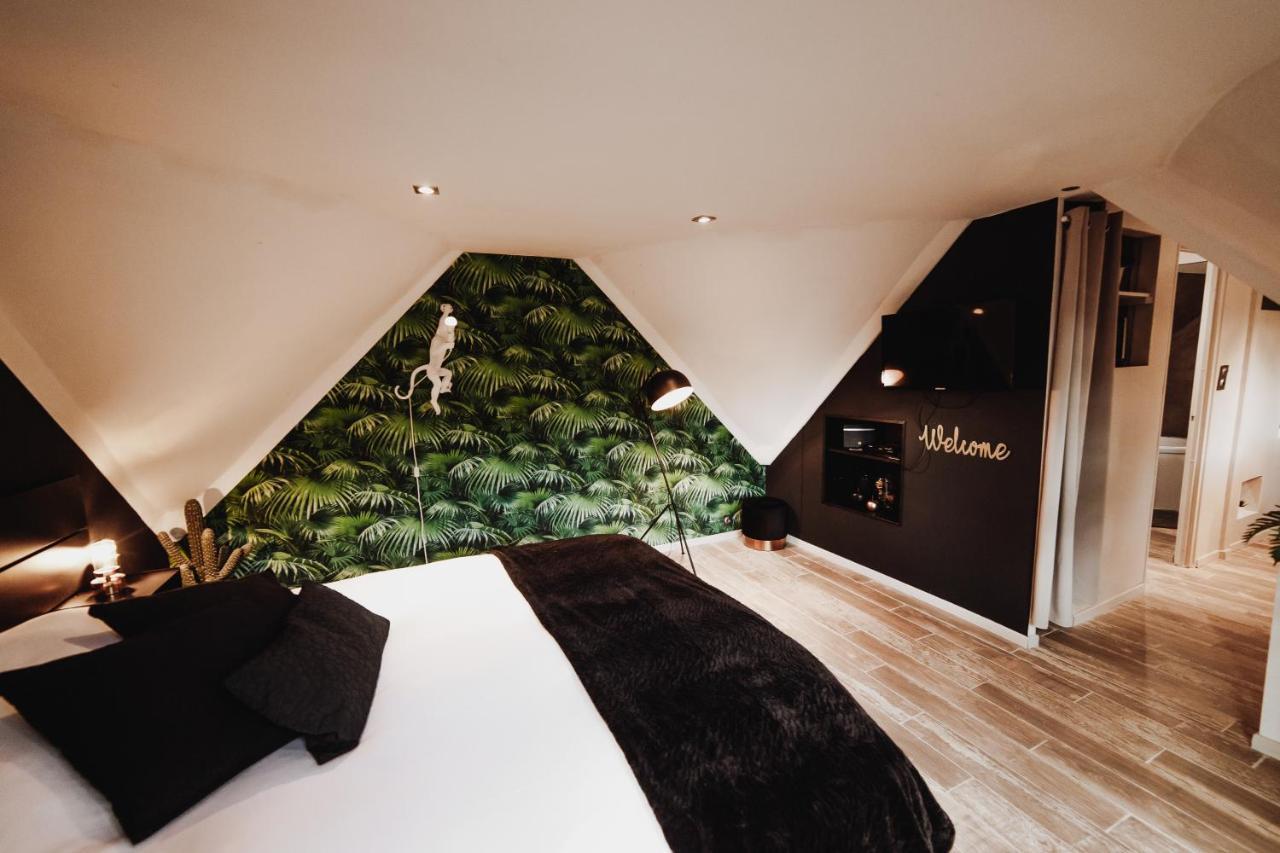 Chalet Tropical Avec Bain A Bulles - In The Woods Gesves Esterno foto