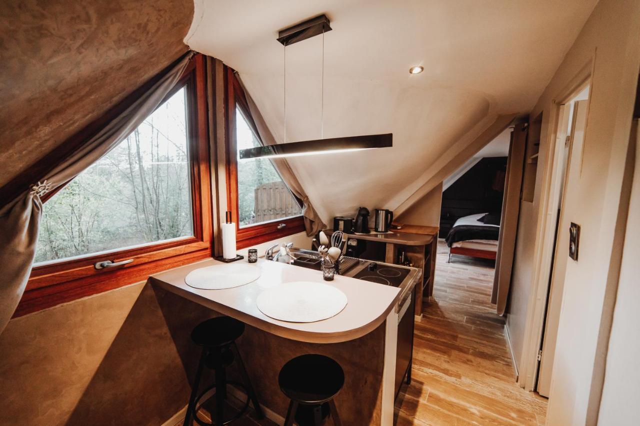 Chalet Tropical Avec Bain A Bulles - In The Woods Gesves Esterno foto