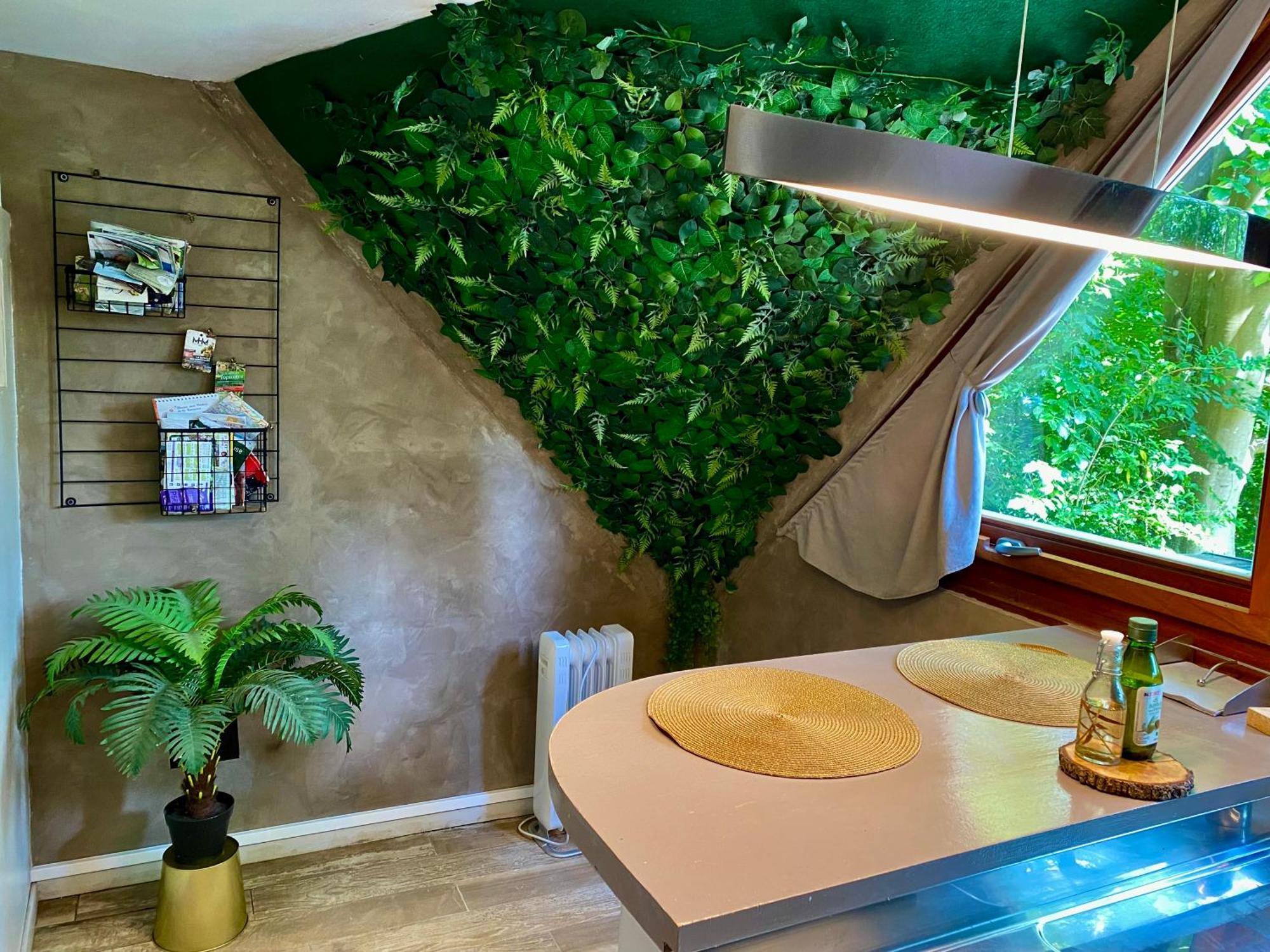 Chalet Tropical Avec Bain A Bulles - In The Woods Gesves Esterno foto